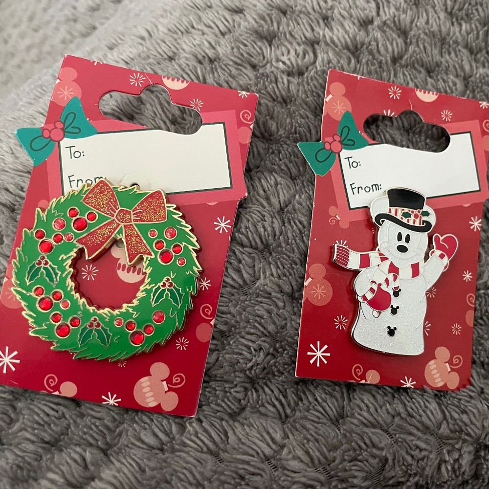 Disney (2) Holiday Pins